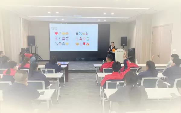 Servi&ccedil;o de Acompanhamento de Sa&uacute;de de alta tecnologia - Em 2025, a UCHEN New Energy se uniu ao Sindicato do Trabalho e &agrave; Comiss&atilde;o de Sa&uacute;de para realizar palestras de populariza&ccedil;&atilde;o da ci&ecirc;ncia psicol&oacute;gica e atividades gratuitas de amor &agrave; doa&ccedil;&atilde;o de sangue!